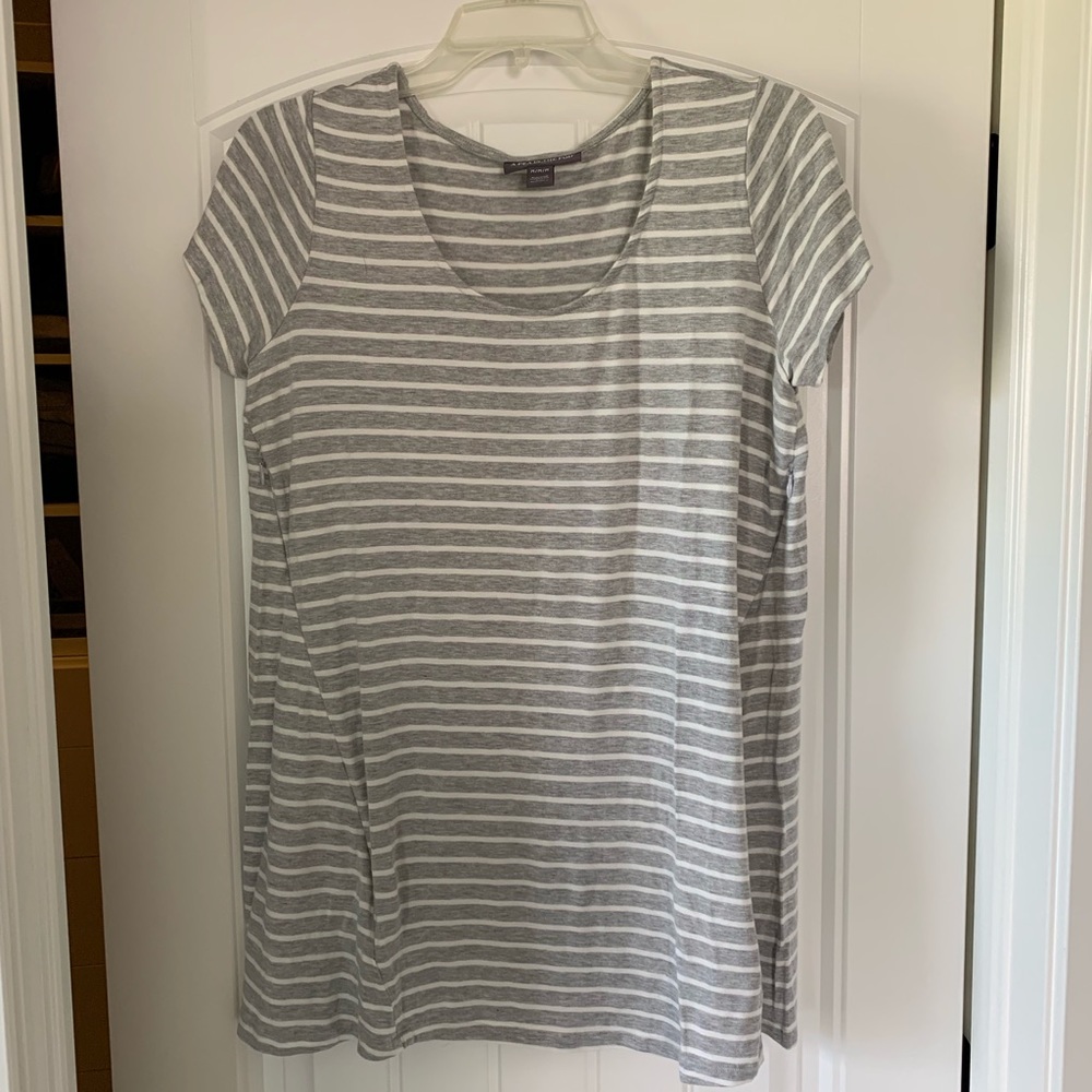 Pea in the Pod side zip nursing t-shirt